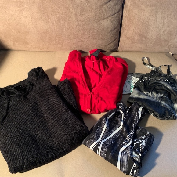Mixed Lot Early 2000s Pre-owned Tops - Urban Outfitters and H&M - Size S & XS - Picture 15 of 15